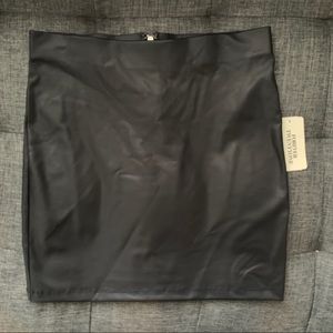 NEW F21 black stretchy bodycon mini skirt black M